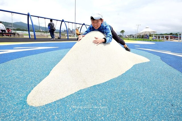 【台北親子公園】大佳河濱公園海洋遊戲場～全國最大河濱共融遊樂場！玩水玩沙野餐騎腳踏車一次滿足11.JPG