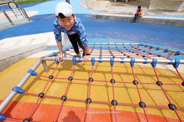 【台北親子公園】大佳河濱公園海洋遊戲場～全國最大河濱共融遊樂場！玩水玩沙野餐騎腳踏車一次滿足24.JPG