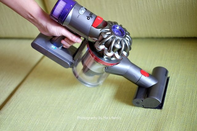 【吸塵器推薦】Dyson V8 Slim無線吸塵器～媽媽、小資族首選！輕巧手持輕鬆吸高處、適用木地板、6大吸頭轉換居家清潔無死角16.JPG