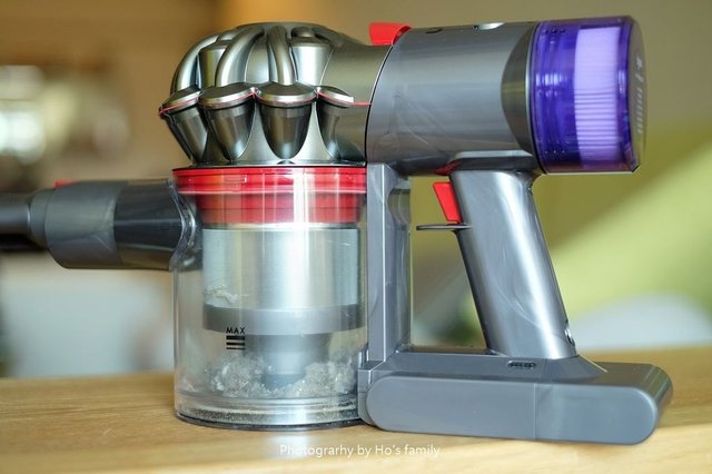 【吸塵器推薦】Dyson V8 Slim無線吸塵器～媽媽、小資族首選！輕巧手持輕鬆吸高處、適用木地板、6大吸頭轉換居家清潔無死角18.JPG