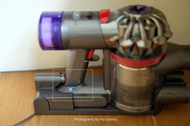 【吸塵器推薦】Dyson V8 Slim無線吸塵器～媽媽、小資族首選！輕巧手持輕鬆吸高處、適用木地板、6大吸頭轉換居家清潔無死角35.JPG