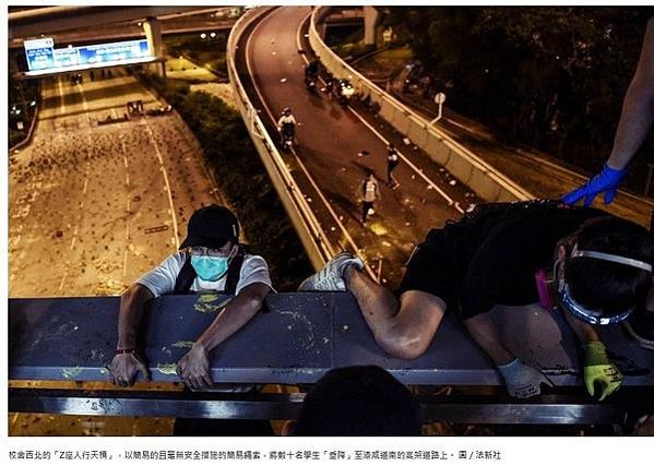 11.17 香港-理工大學現場，香港警方首次出動音波炮，警告