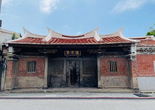 開台進士-鄭用錫（1788-1858）詩句:舂檳榔/進士第/