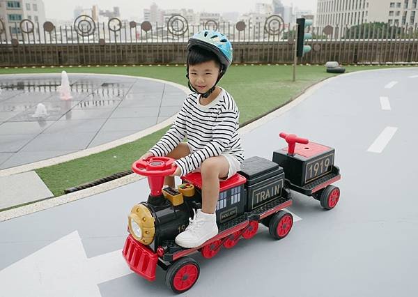 梁太的婚顧生活_台南住宿和逸飯店_賽車場7.jpg