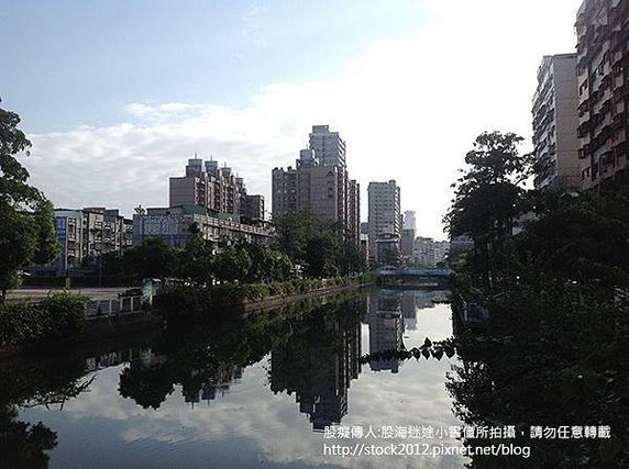 [高雄旅遊]愛河(Love river in Kaohsiung,Taiwan)美食:必吃,必玩:愛之船,咖啡廳,愛河之心(附近住宿,戀精品商旅,地圖,怎麼去,民宿,高雄市電影館,夜景,高雄歷史博物館)005