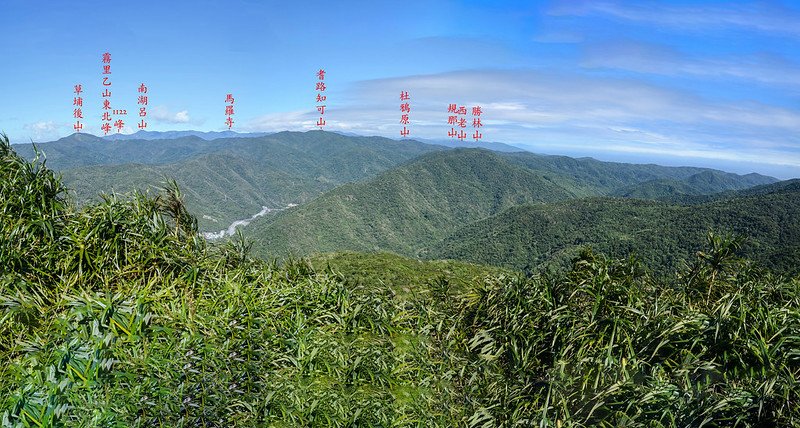 帽子山山頂涼亭北望群山