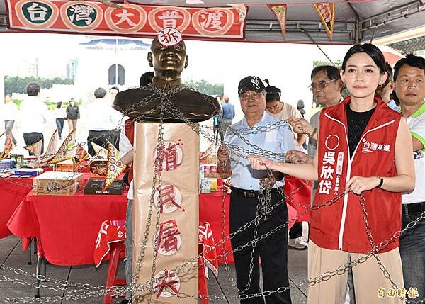 國父遺像/蔣公塑像/桃園市龜山區的靈雲寺哲學廟，主祀玄天上帝