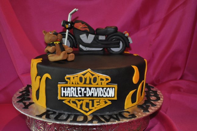794580Zbq9_motorcycle-cake_900.jpg