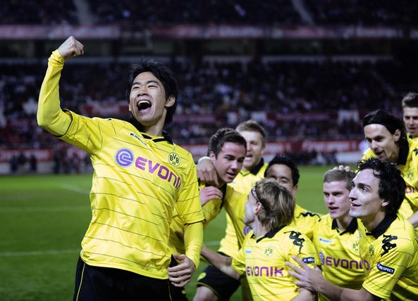 Shinji+Kagawa+Sevilla+v+Borussia+Dortmund+BBVoObkO9qZl.jpg