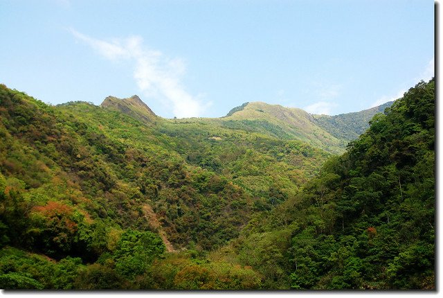 梅山仰望馬馬宇頓山(右)