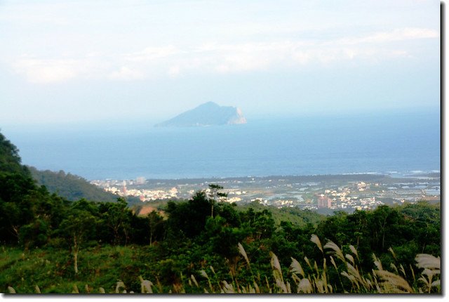 鵲子山登山步道東眺龜山島