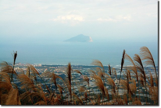 鵲子山東眺龜山島