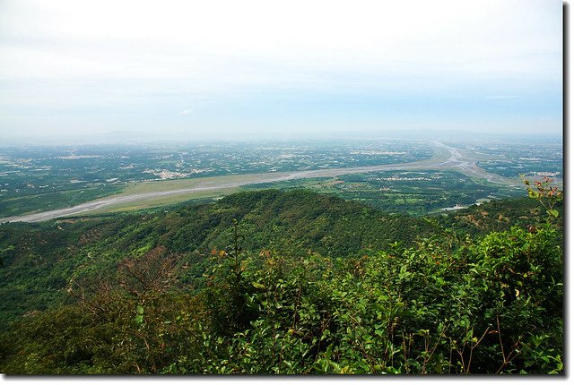 三地山步道俯瞰隘寮溪