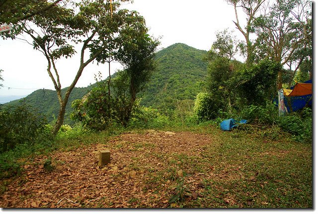 三地山南峰圖根補點(背景為三地山)