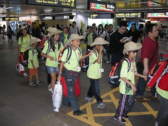 小太陽在台北捷運站...JPG