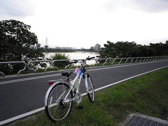 朝青年公園方向