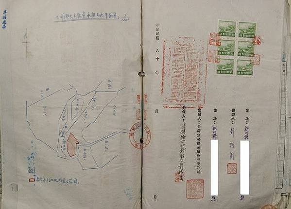 北埔天主堂聖堂於1954年落成-天主堂內有中式牌位，香爐，可