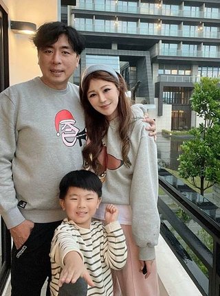 梁太的婚顧生活_張阿姨農場_Stacey一家人合照1.jpg