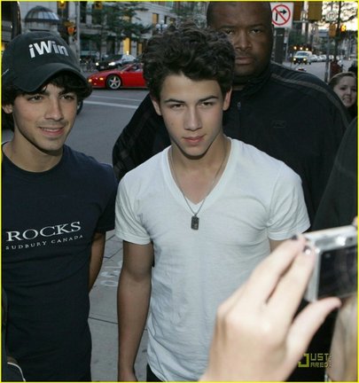 jonas-brothers-camp-rock-2-commences-05.jpg