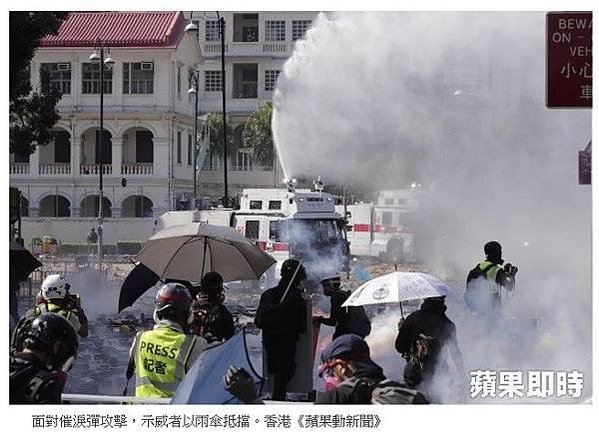 11.17 香港-理工大學現場，香港警方首次出動音波炮，警告
