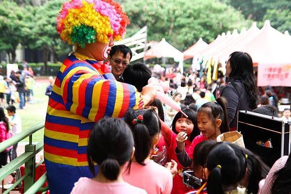 賴厝國小兒童節園遊會魔術表演、小丑表演