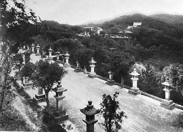 台灣總督府警察招魂碑+「台灣神社鎮座式記念碑」+台灣總督府警