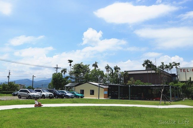  │食。宜蘭│新開幕「玩的瘋wonderfu親子廚房」。積木牆、泳池、跑車、草坪、賽車跑道‥宜蘭親子餐廳