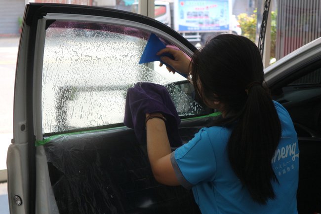 《汽車周邊》隔熱紙怎麼選?!好多數值看不懂?!選隔熱紙就像挑