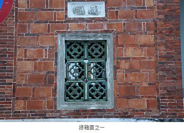 蓬壺書院位於臺灣臺南市中西區，其前身為檨仔林街的「引心書院」