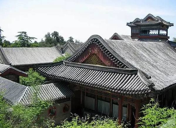 唐代宮廷寺院橫向平行的相鄰支柱的距離稱為「間」，縱向相鄰支柱