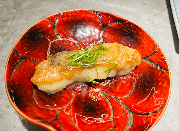 初魚鐵板燒-無菜單鐵板燒，超大鱈場蟹腳多少錢?套餐價格還有額