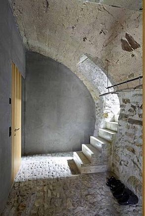 543dd679c07a80762d000254_stone-house-transformation-in-scaiano-wespi-de-meuron-romeo-architects_1430_cf031653-669x1000