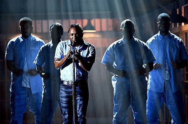 03-Kendrick-Lamar-performance-grammy-2016-billboard-650