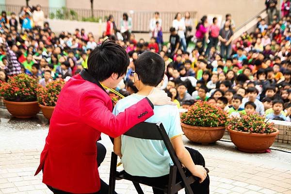 賴厝國小兒童節園遊會魔術表演、小丑表演