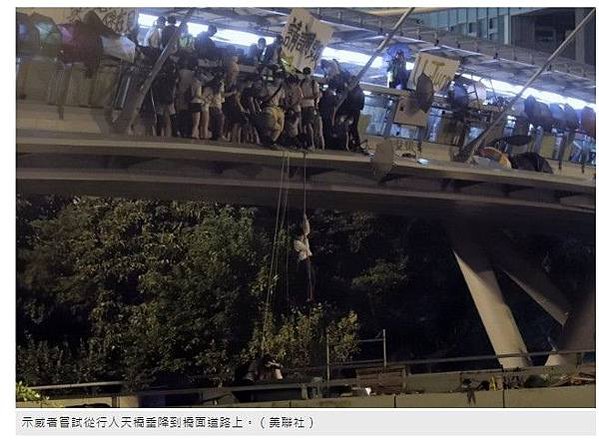 11.17 香港-理工大學現場，香港警方首次出動音波炮，警告