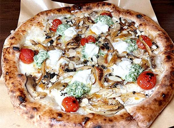 台北蔬食pizza，蔬食三明治｜【Eating Love 酸