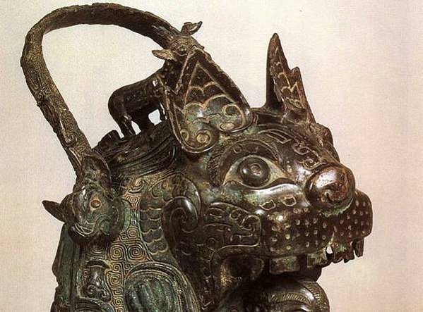 青銅卣/卣（音「友」）一種古代酒器，常見於商朝和西周時期，在