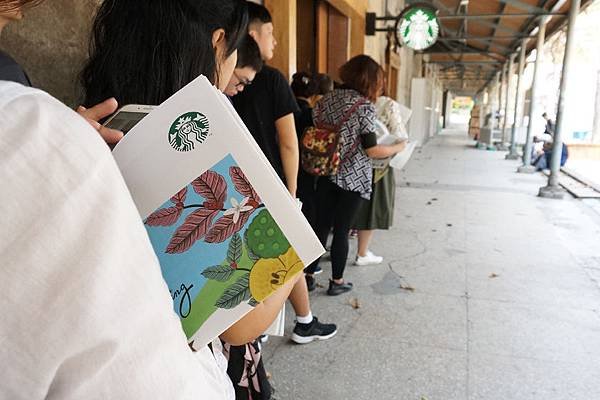 STARBUCKS_01.jpg