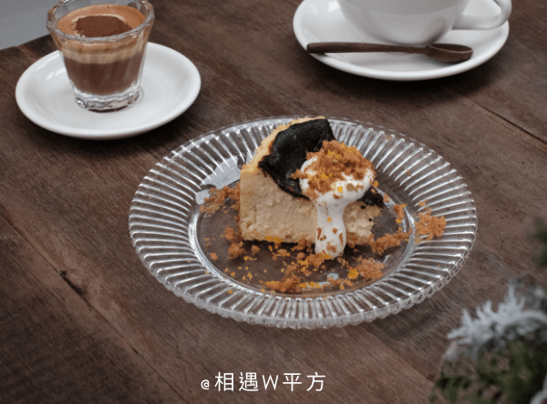 【台北美食】小尾咖啡 Tinytail coffee 日系文青風 大稻埕迪化街尾端的綿密巴斯克 台北老宅咖啡店 大橋頭站下午茶 新開幕 (6)