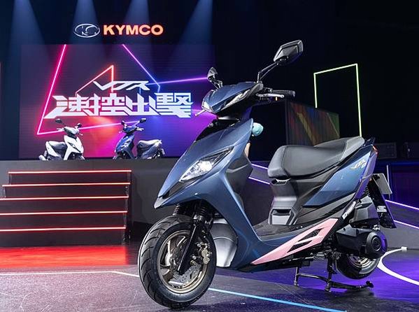 4. KYMCO「最安全的性能輕跑」VJR 125 4V／TCS 為業界首度搭載TCS 系統的125 CC白牌速克達，可判定車輛是否打滑，自動調整動力以避免意外發生，提供消費者最高規格的保護！