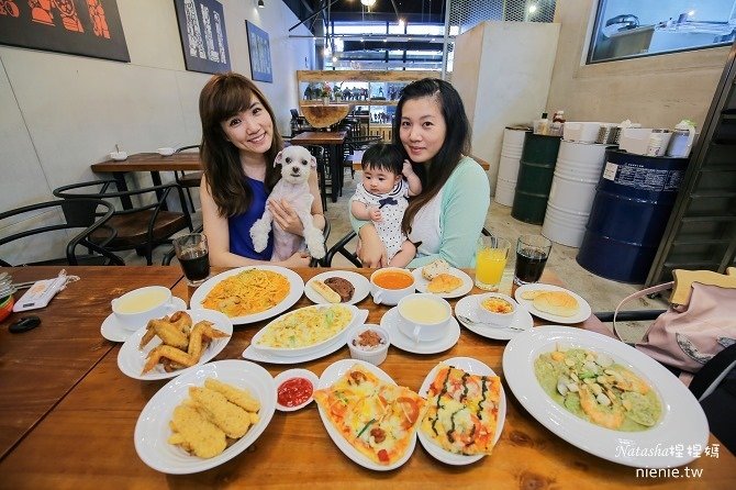 親子餐廳│苗栗頭份美食│義食屋Eataliano頭份中央店~引進洗球機清洗親子遊樂區球池。具備球賽大螢幕和射飛鏢遊戲58