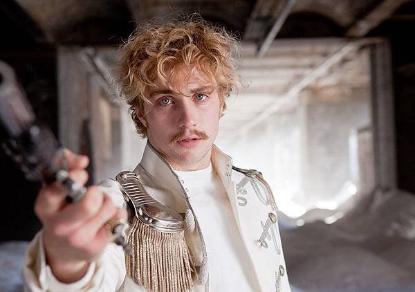 Anna-Karenina-Aaron-Johnson