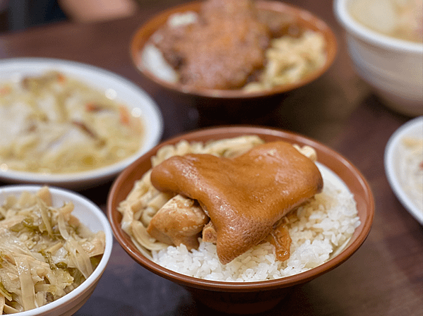 【萬華美食】阿鴻知高飯鱸魚湯 x 50年不變的古早味，美味2