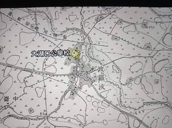 大湖口公學校之跡碑文/「民國前五年於中崙（即今湖口鄉波羅村）