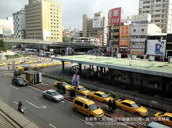 [高雄.旅遊]Rubber duck in Taiwan(黃色小鴨在台灣,巨鴨,橡皮鴨):高雄火車站步行玩到愛河光榮碼頭,圖文遊記-1(台中,桃園,21貝兒,由來,基隆,哪裡,薑母鴨,Kuso,香港,新屋,高雄飯店,真愛碼頭)002