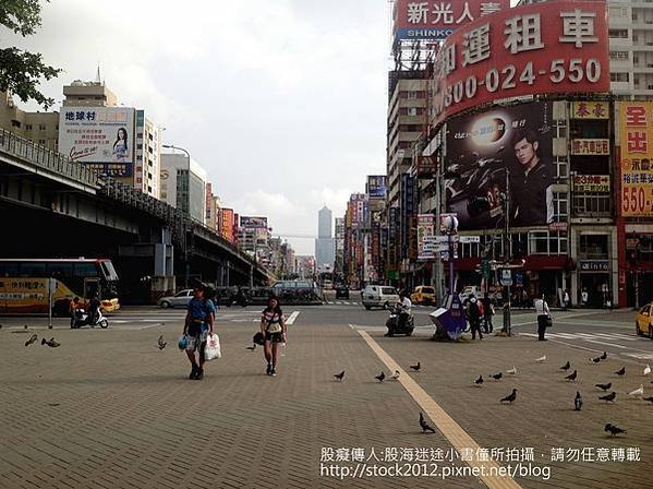 [高雄.旅遊]Rubber duck in Taiwan(黃色小鴨在台灣,巨鴨,橡皮鴨):高雄火車站步行玩到愛河光榮碼頭,圖文遊記-1(台中,桃園,21貝兒,由來,基隆,哪裡,薑母鴨,Kuso,香港,新屋,高雄飯店,真愛碼頭)003