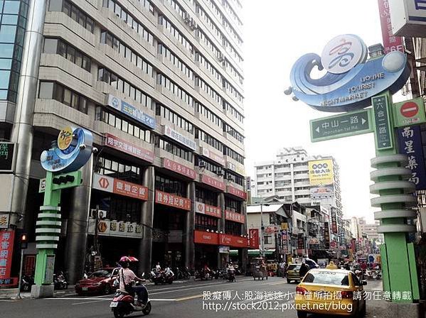 [高雄.旅遊]Rubber duck in Taiwan(黃色小鴨在台灣,巨鴨,橡皮鴨):高雄火車站步行玩到愛河光榮碼頭