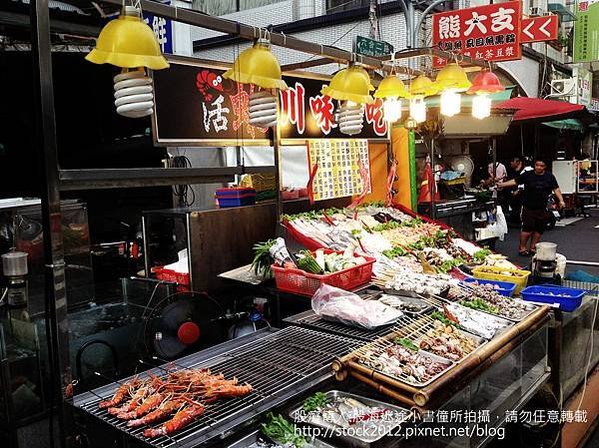 [高雄.旅遊]Rubber duck in Taiwan(黃色小鴨在台灣,巨鴨,橡皮鴨):高雄火車站步行玩到愛河光榮碼頭003