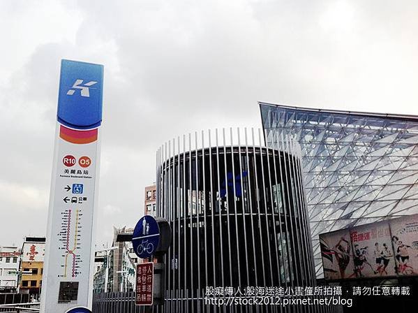 [高雄.旅遊]Rubber duck in Taiwan(黃色小鴨在台灣,巨鴨,橡皮鴨):高雄火車站步行玩到愛河光榮碼頭,圖文遊記-1(台中,桃園,21貝兒,由來,基隆,哪裡,薑母鴨,Kuso,香港,新屋,高雄飯店,真愛碼頭)006