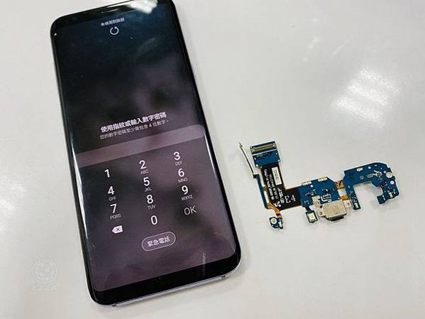 三星S8+充電孔受潮